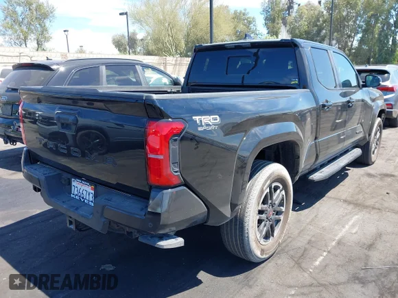 ✅ 2024 Toyota Tacoma SR5 • VIN: 3TYLB5FNXRT001288 • Lot: 43045960. Wystawiony na IAAI z przebiegiem 35 743 mil. Bezpłatny archiwum sprzedaży aukcyjnych z USA i szczegółowy raport historii pojazdu na DreamBid. Zdjęcie 4.