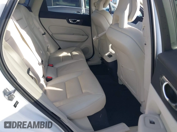 ✅ 2019 Volvo XC60 Momentum • VIN: LYV102DK3KB184173 • Lot: 44584266. Wystawiony na IAAI z przebiegiem 75 085 mil. Bezpłatny archiwum sprzedaży aukcyjnych z USA i szczegółowy raport historii pojazdu na DreamBid. Zdjęcie 8.