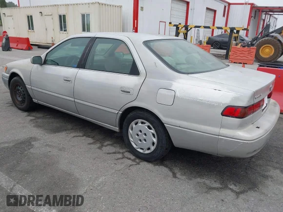 ✅ 1999 Toyota Camry LE • VIN: 4T1BG22K7XU596608 • Lot: 44684086. Wystawiony na IAAI z przebiegiem 169 415 mil. Bezpłatny archiwum sprzedaży aukcyjnych z USA i szczegółowy raport historii pojazdu na DreamBid. Zdjęcie 3.