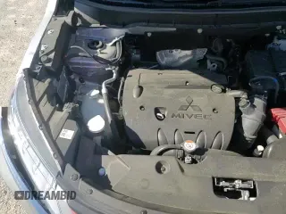 2024 Mitsubishi Outlander S z VIN JA4ARUAU4RU024126, wystawiony jako Copart lot #70811865 z przebiegiem 12 435 mil mil oraz Szkoda całkowita • Salvage title. Historia ofert i sprzedaży dostępna na DreamBid. Obrazek 16.