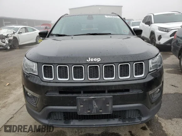 ✅ 2019 Jeep Compass Latitude • VIN: 3C4NJCBB9KT855627 • Лот: 71756392. Опубликован ранее на Copart с пробегом 40 085 миль. Бесплатный доступ к архиву аукционных продаж из США и подробный отчёт об истории автомобиля на DreamBid. Изображение 5.