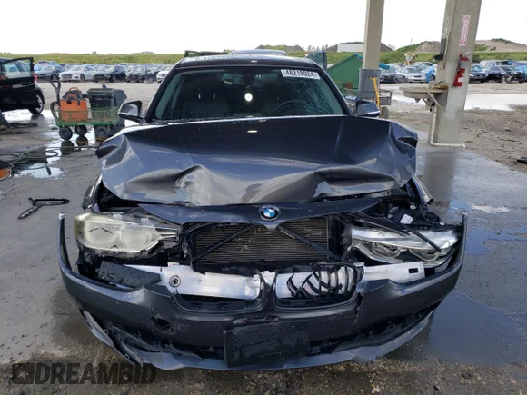 ✅ 2018 BMW 3 Series 320i • VIN: WBA8A9C50JAH14010 • Лот: 48218024. Опубліковано раніше на Copart з пробігом 50 498 миль. Безкоштовний доступ до архіву аукціонних продажів зі США та докладний звіт про історію автомобіля на DreamBid. Зображення 5.