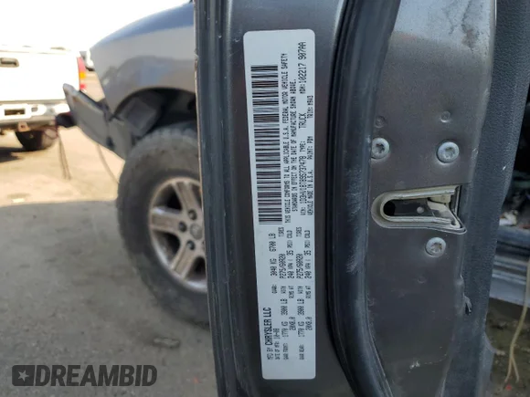 ✅ 2009 Dodge 1500 SLT • VIN: 1D3HV18T89S737478 • Лот: 64694634. Опубликован ранее на Copart с пробегом 217 143 миль. Бесплатный доступ к архиву аукционных продаж из США и подробный отчёт об истории автомобиля на DreamBid. Изображение 12.