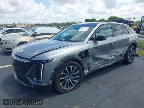 ✅ 2024 Cadillac LYRIQ Sport • VIN: 1GYKPTRK6RZ115702 • Lot: 42692916. Wystawiony na IAAI z przebiegiem 7 028 mil. Bezpłatny archiwum sprzedaży aukcyjnych z USA i szczegółowy raport historii pojazdu na DreamBid. Zdjęcie 2.