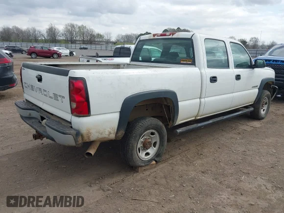 ✅ 2006 Chevrolet Silverado 2500HD LT1 • VIN: 1GCHC23UX6F260027 • Lot: 44545234. Wystawiony na IAAI z przebiegiem 178 797 mil. Bezpłatny archiwum sprzedaży aukcyjnych z USA i szczegółowy raport historii pojazdu na DreamBid. Zdjęcie 4.
