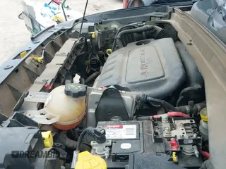 ✅ 2017 Jeep Renegade Altitude • VIN: ZACCJABBXHPG23744 • Lot: 42618696. Wystawiony na IAAI z przebiegiem 132 800 mil. Bezpłatny archiwum sprzedaży aukcyjnych z USA i szczegółowy raport historii pojazdu na DreamBid. Zdjęcie 21.