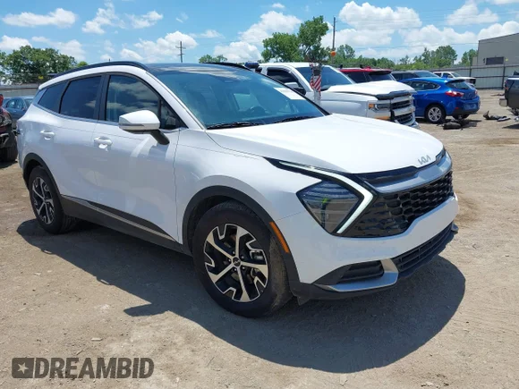 ✅ 2025 Kia Sportage EX • VIN: 5XYK33DF4SG248765 • Лот: 42585738. Опубліковано раніше на IAAI з пробігом 5 052 миль. Безкоштовний доступ до архіву аукціонних продажів зі США та докладний звіт про історію автомобіля на DreamBid. Зображення 1.
