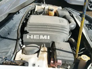 ✅ 2013 Chrysler 300 C • VIN: 2C3CCAET5DH556100 • Lot: 41419538. Wystawiony na IAAI z przebiegiem 206 410 mil. Bezpłatny archiwum sprzedaży aukcyjnych z USA i szczegółowy raport historii pojazdu na DreamBid. Zdjęcie 18.