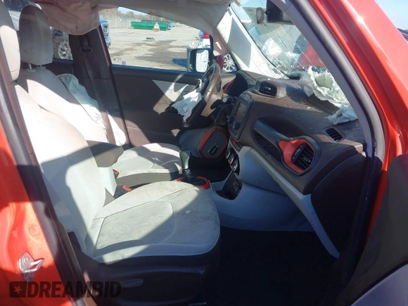 ✅ 2015 Jeep Renegade Latitude • VIN: ZACCJABT0FPB66531 • Lot: 43965867. Wystawiony na IAAI z przebiegiem Nie podano. Bezpłatny archiwum sprzedaży aukcyjnych z USA i szczegółowy raport historii pojazdu na DreamBid. Zdjęcie 5.