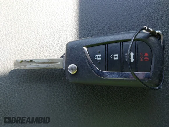 ✅ 2024 Toyota Camry SE • VIN: 4T1G11AK6RU239183 • Lot: 44199840. Wystawiony na IAAI z przebiegiem 47 470 mil. Bezpłatny archiwum sprzedaży aukcyjnych z USA i szczegółowy raport historii pojazdu na DreamBid. Zdjęcie 11.