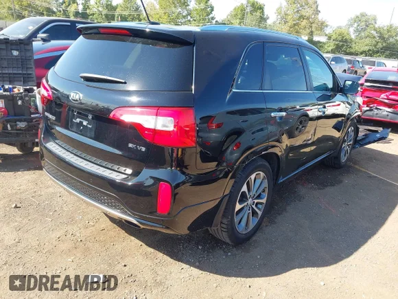 ✅ 2015 Kia Sorento SX • VIN: 5XYKW4A74FG573383 • Lot: 43191473. Wystawiony na IAAI z przebiegiem 72 281 mil. Bezpłatny archiwum sprzedaży aukcyjnych z USA i szczegółowy raport historii pojazdu na DreamBid. Zdjęcie 4.