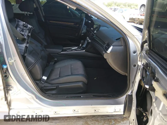 ✅ 2020 Honda Accord Sport • VIN: 1HGCV1F31LA138118 • Lot: 45174552. Wystawiony na IAAI z przebiegiem 50 836 mil. Bezpłatny archiwum sprzedaży aukcyjnych z USA i szczegółowy raport historii pojazdu na DreamBid. Zdjęcie 5.
