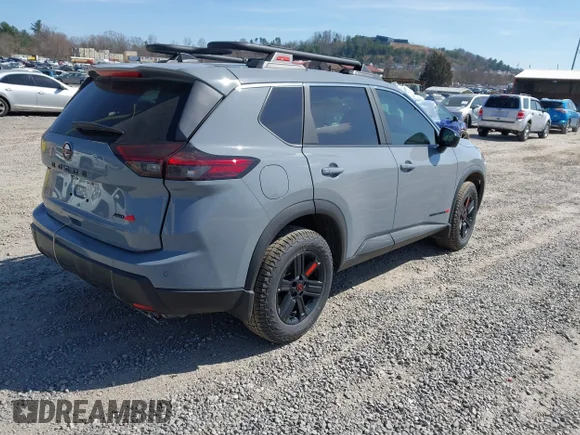✅ 2026 Nissan Rogue SV • VIN: 5N1BT3BB4TC723428 • Lot: 44703541. Wystawiony na IAAI z przebiegiem 838 mil. Bezpłatny archiwum sprzedaży aukcyjnych z USA i szczegółowy raport historii pojazdu na DreamBid. Zdjęcie 4.