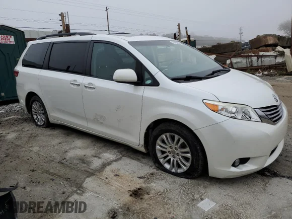 ✅ 2016 Toyota Sienna XLE • VIN: 5TDYK3DCXGS745574 • Lot: 70298932. Wystawiony na Copart z przebiegiem 96 068 mil. Bezpłatny archiwum sprzedaży aukcyjnych z USA i szczegółowy raport historii pojazdu na DreamBid. Zdjęcie 4.