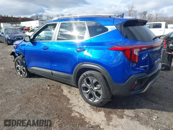 ✅ 2024 Kia Seltos S • VIN: KNDEUCAA6R7512871 • Лот: 41127017. Опубліковано раніше на IAAI з пробігом 13 419 миль. Безкоштовний доступ до архіву аукціонних продажів зі США та докладний звіт про історію автомобіля на DreamBid. Зображення 3.