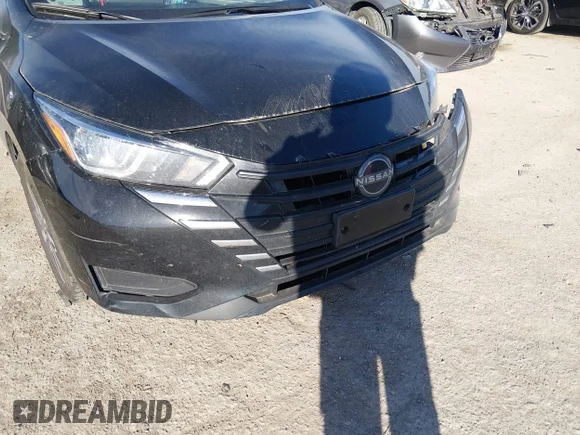 ✅ 2024 Nissan Versa S • VIN: 3N1CN8DV3RL820689 • Lot: 44174843. Wystawiony na IAAI z przebiegiem 38 095 mil. Bezpłatny archiwum sprzedaży aukcyjnych z USA i szczegółowy raport historii pojazdu na DreamBid. Zdjęcie 6.