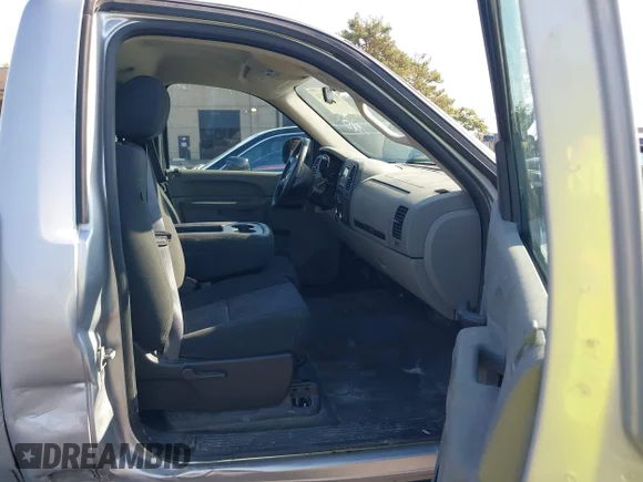 ✅ 2013 Chevrolet Silverado 1500 Work Truck • VIN: 1GCNCPEA7DZ120788 • Lot: 43208831. Wystawiony na IAAI z przebiegiem 142 849 mil. Bezpłatny archiwum sprzedaży aukcyjnych z USA i szczegółowy raport historii pojazdu na DreamBid. Zdjęcie 5.