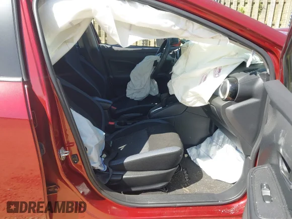 ✅ 2024 Nissan Versa SV • VIN: 3N1CN8EV3RL911251 • Lot: 45159959. Wystawiony na IAAI z przebiegiem 38 835 mil. Bezpłatny archiwum sprzedaży aukcyjnych z USA i szczegółowy raport historii pojazdu na DreamBid. Zdjęcie 5.