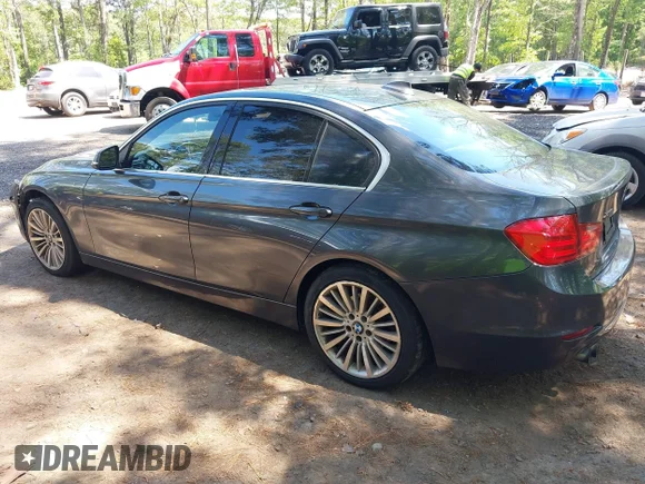 ✅ 2013 BMW 3 Series 328i xDrive • VIN: WBA3B5C55DF591101 • Лот: 45002853. Опубликован ранее на IAAI с пробегом 196 390 миль. Бесплатный доступ к архиву аукционных продаж из США и подробный отчёт об истории автомобиля на DreamBid. Изображение 3.