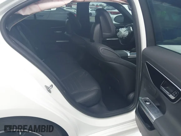 ✅ 2023 Mercedes-Benz C 300 • VIN: W1KAF4GB7PR084296 • Lot: 44994224. Wystawiony na IAAI z przebiegiem 27 543 mil. Bezpłatny archiwum sprzedaży aukcyjnych z USA i szczegółowy raport historii pojazdu na DreamBid. Zdjęcie 8.