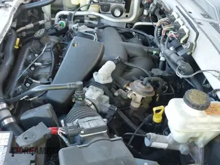 ✅ 2006 Ford Escape XLT • VIN: 1FMCU03196KD47986 • Lot: 42174112. Wystawiony na IAAI z przebiegiem 142 341 mil. Bezpłatny archiwum sprzedaży aukcyjnych z USA i szczegółowy raport historii pojazdu na DreamBid. Zdjęcie 12.