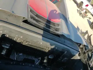 ✅ 2023 Chevrolet Corvette 3LT • VIN: 1G1YC3D42P5105427 • Lot: 82496705. Wystawiony na Copart z przebiegiem 8 592 mil. Bezpłatny archiwum sprzedaży aukcyjnych z USA i szczegółowy raport historii pojazdu na DreamBid. Zdjęcie 16.