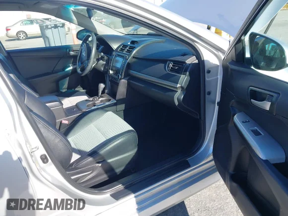 ✅ 2014 Toyota Camry SE • VIN: 4T1BF1FK0EU453522 • Лот: 45427712. Опубліковано раніше на IAAI з пробігом 67 989 миль. Безкоштовний доступ до архіву аукціонних продажів зі США та докладний звіт про історію автомобіля на DreamBid. Зображення 5.
