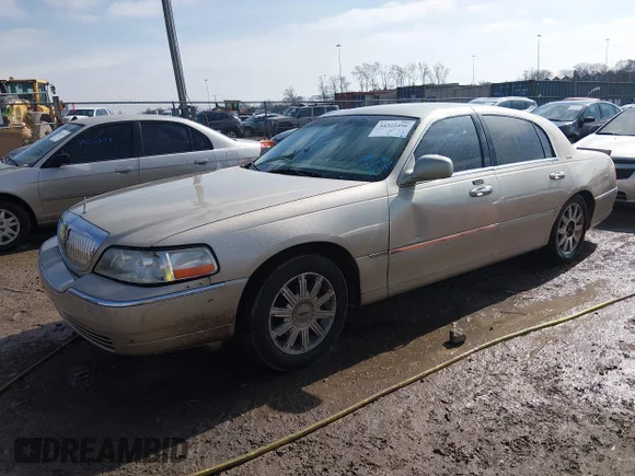 ✅ 2006 Lincoln Town Car Signature • VIN: 1LNHM81W26Y625739 • Lot: 44322496. Wystawiony na IAAI z przebiegiem Nie podano. Bezpłatny archiwum sprzedaży aukcyjnych z USA i szczegółowy raport historii pojazdu na DreamBid. Zdjęcie 2.