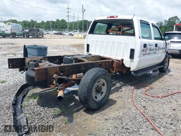 ✅ 2001 Chevrolet Silverado 2500HD LS • VIN: 1GCHC23U61F164968 • Lot: 42687758. Wystawiony na IAAI z przebiegiem Nie podano. Bezpłatny archiwum sprzedaży aukcyjnych z USA i szczegółowy raport historii pojazdu na DreamBid. Zdjęcie 4.