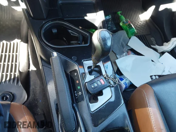 ✅ 2017 Toyota RAV4 SE • VIN: JTMJJREV5HD152547 • Lot: 43822134. Listed on IAAI with 113,631 mi. Free auction sales archive from the USA and detailed vehicle history report at DreamBid. Image 11.