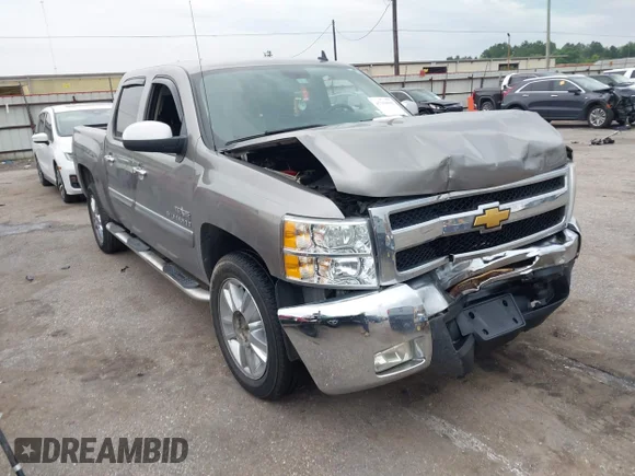 ✅ 2013 Chevrolet Silverado 1500 LT • VIN: 3GCPCSE08DG279872 • Lot: 45164059. Wystawiony na IAAI z przebiegiem 230 792 mil. Bezpłatny archiwum sprzedaży aukcyjnych z USA i szczegółowy raport historii pojazdu na DreamBid. Zdjęcie 1.