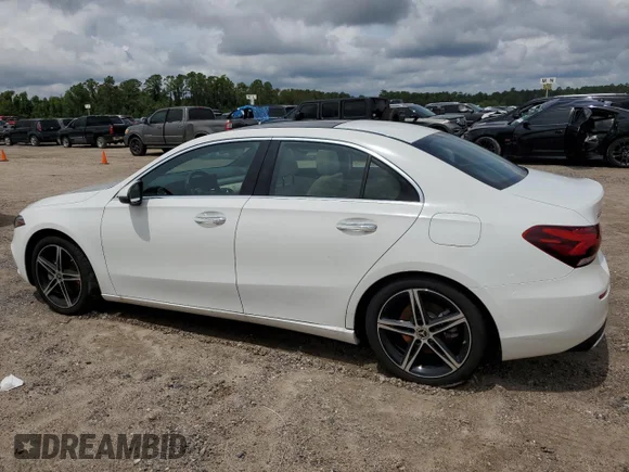 ✅ 2022 Mercedes-Benz A 220 • VIN: W1K3G4FB9NJ364143 • Lot: 68052414. Wystawiony na Copart z przebiegiem Nie podano. Bezpłatny archiwum sprzedaży aukcyjnych z USA i szczegółowy raport historii pojazdu na DreamBid. Zdjęcie 2.