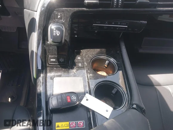 ✅ 2024 Toyota Mirai XLE • VIN: JTDAAAAA8RA011561 • Lot: 43012684. Wystawiony na IAAI z przebiegiem 6 646 mil. Bezpłatny archiwum sprzedaży aukcyjnych z USA i szczegółowy raport historii pojazdu na DreamBid. Zdjęcie 11.