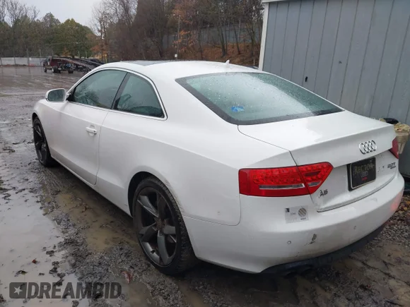 ✅ 2011 Audi A5 Premium Plus • VIN: WAULFAFR7BA005987 • Lot: 41734822. Wystawiony na IAAI z przebiegiem 158 194 mil. Bezpłatny archiwum sprzedaży aukcyjnych z USA i szczegółowy raport historii pojazdu na DreamBid. Zdjęcie 3.