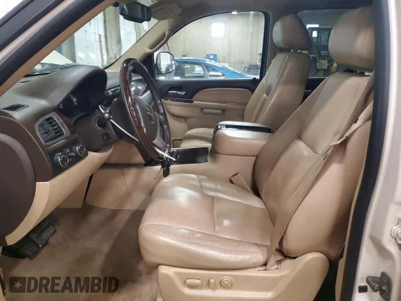 ✅ 2010 GMC Yukon Denali • VIN: 1GKUKGEJXAR222326 • Lot: 76404235. Wystawiony na Copart z przebiegiem 166 057 mil. Bezpłatny archiwum sprzedaży aukcyjnych z USA i szczegółowy raport historii pojazdu na DreamBid. Zdjęcie 7.