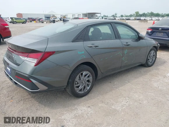 ✅ 2024 Hyundai Elantra SEL • VIN: KMHLM4DG9RU831918 • Lot: 42281637. Wystawiony na IAAI z przebiegiem 11 393 mil. Bezpłatny archiwum sprzedaży aukcyjnych z USA i szczegółowy raport historii pojazdu na DreamBid. Zdjęcie 4.