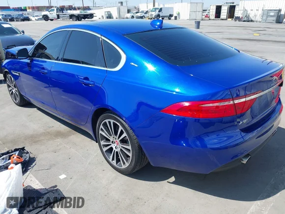 ✅ 2020 Jaguar XF • VIN: SAJBE4GX5LCY85742 • Lot: 43230773. Wystawiony na IAAI z przebiegiem 39 888 mil. Bezpłatny archiwum sprzedaży aukcyjnych z USA i szczegółowy raport historii pojazdu na DreamBid. Zdjęcie 3.
