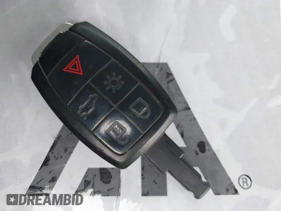 ✅ 2011 Volvo C70 • VIN: YV1672MCXBJ118084 • Лот: 42632215. Опубликован ранее на IAAI с пробегом 177 665 миль. Бесплатный доступ к архиву аукционных продаж из США и подробный отчёт об истории автомобиля на DreamBid. Изображение 11.