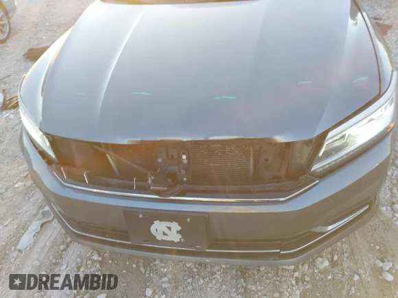 ✅ 2017 Volkswagen Passat SE • VIN: 1VWGT7A38HC048120 • Lot: 43645091. Wystawiony na IAAI z przebiegiem 130 334 mil. Bezpłatny archiwum sprzedaży aukcyjnych z USA i szczegółowy raport historii pojazdu na DreamBid. Zdjęcie 6.