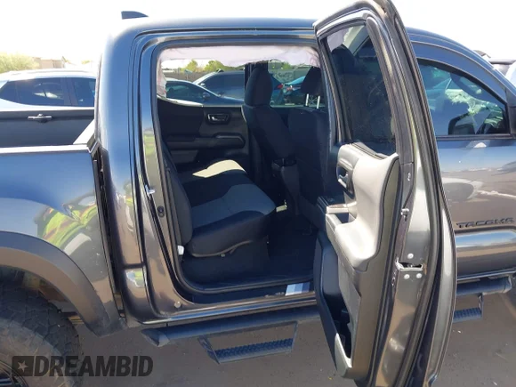 ✅ 2023 Toyota Tacoma SR5 • VIN: 3TMAZ5CN0PM198455 • Lot: 43084619. Wystawiony na IAAI z przebiegiem 40 254 mil. Bezpłatny archiwum sprzedaży aukcyjnych z USA i szczegółowy raport historii pojazdu na DreamBid. Zdjęcie 8.
