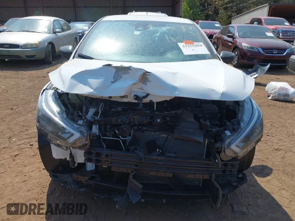 ✅ 2025 Nissan Versa S • VIN: 3N1CN8DV8SL831631 • Lot: 43255094. Wystawiony na IAAI z przebiegiem 10 701 mil. Bezpłatny archiwum sprzedaży aukcyjnych z USA i szczegółowy raport historii pojazdu na DreamBid. Zdjęcie 6.