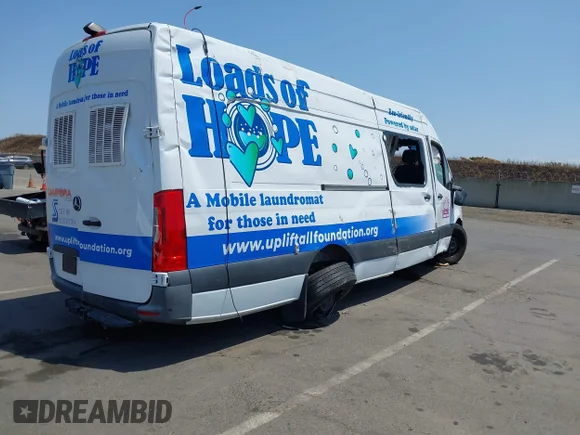 ✅ 2021 Mercedes-Benz Sprinter Cargo • VIN: W1Y4EDHY2MT071589 • Lot: 42444783. Wystawiony na IAAI z przebiegiem 5 476 mil. Bezpłatny archiwum sprzedaży aukcyjnych z USA i szczegółowy raport historii pojazdu na DreamBid. Zdjęcie 4.