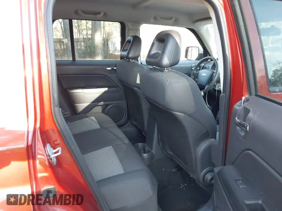 ✅ 2009 Jeep Patriot Sport • VIN: 1J4FT28BX9D170093 • Lot: 44383161. Wystawiony na IAAI z przebiegiem 120 973 mil. Bezpłatny archiwum sprzedaży aukcyjnych z USA i szczegółowy raport historii pojazdu na DreamBid. Zdjęcie 8.