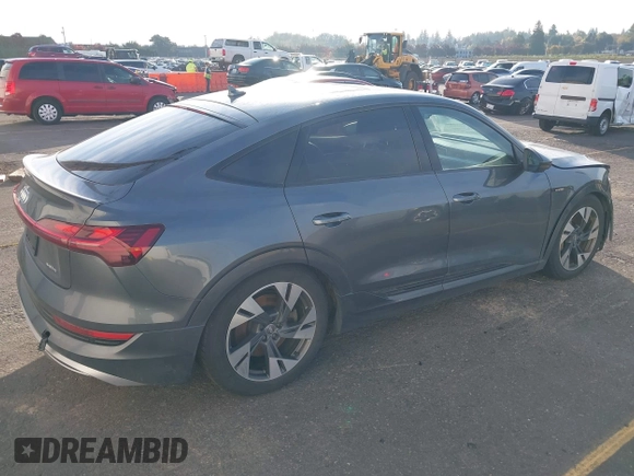 ✅ 2021 Audi e-tron Sportback Prestige • VIN: WA13ABGE9MB002521 • Lot: 43517922. Wystawiony na IAAI z przebiegiem 81 814 mil. Bezpłatny archiwum sprzedaży aukcyjnych z USA i szczegółowy raport historii pojazdu na DreamBid. Zdjęcie 4.
