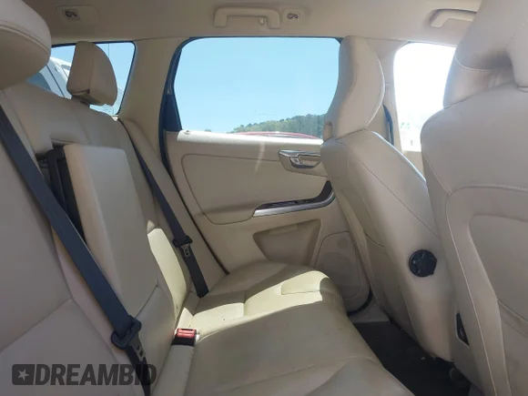 ✅ 2015 Volvo XC60 T6 • VIN: YV4902RB1F2576133 • Лот: 44603296. Опубликован ранее на IAAI с пробегом 221 533 миль. Бесплатный доступ к архиву аукционных продаж из США и подробный отчёт об истории автомобиля на DreamBid. Изображение 8.