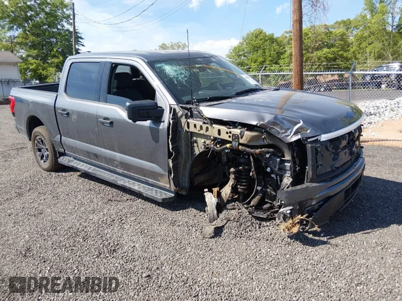 ✅ 2025 Ford F-150 Lightning XLT • VIN: 1FTVW3LK9SWG05797 • Lot: 44868001. Wystawiony na IAAI z przebiegiem 10 820 mil. Bezpłatny archiwum sprzedaży aukcyjnych z USA i szczegółowy raport historii pojazdu na DreamBid. Zdjęcie 1.