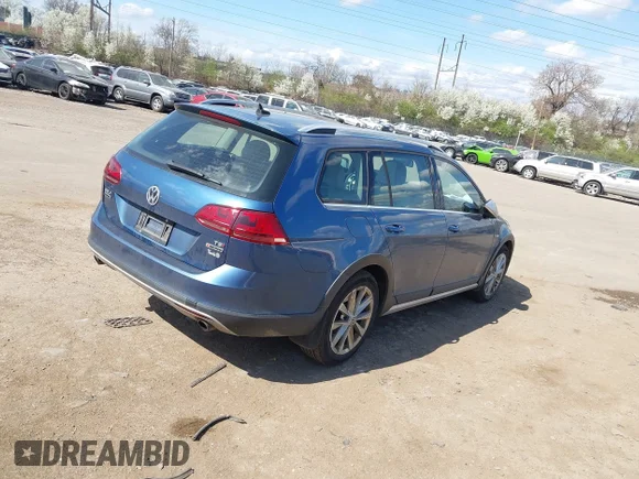 ✅ 2017 Volkswagen Golf S • VIN: 3VWH17AUXHM532923 • Лот: 44752363. Опубліковано раніше на IAAI з пробігом 107 014 миль. Безкоштовний доступ до архіву аукціонних продажів зі США та докладний звіт про історію автомобіля на DreamBid. Зображення 4.
