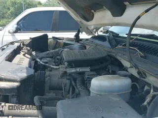 ✅ 2005 Chevrolet Silverado 2500HD LT • VIN: 1GCHK23285F967353 • Lot: 42746677. Wystawiony na IAAI z przebiegiem Nie podano. Bezpłatny archiwum sprzedaży aukcyjnych z USA i szczegółowy raport historii pojazdu na DreamBid. Zdjęcie 19.