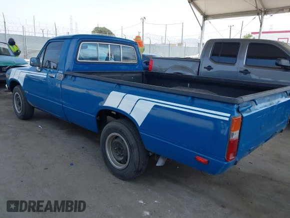 ✅ 1981 Toyota Pickup • VIN: JT4RN44S0B0008677 • Лот: 42587771. Опубліковано раніше на IAAI з пробігом Не вказано. Безкоштовний доступ до архіву аукціонних продажів зі США та докладний звіт про історію автомобіля на DreamBid. Зображення 3.