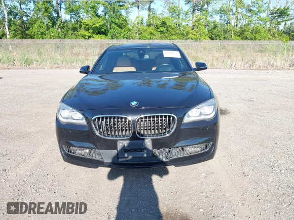 ✅ 2015 BMW 7 Series 750Li • VIN: WBAYE8C50FD781384 • Lot: 42049829. Wystawiony na IAAI z przebiegiem 128 087 mil. Bezpłatny archiwum sprzedaży aukcyjnych z USA i szczegółowy raport historii pojazdu na DreamBid. Zdjęcie 6.
